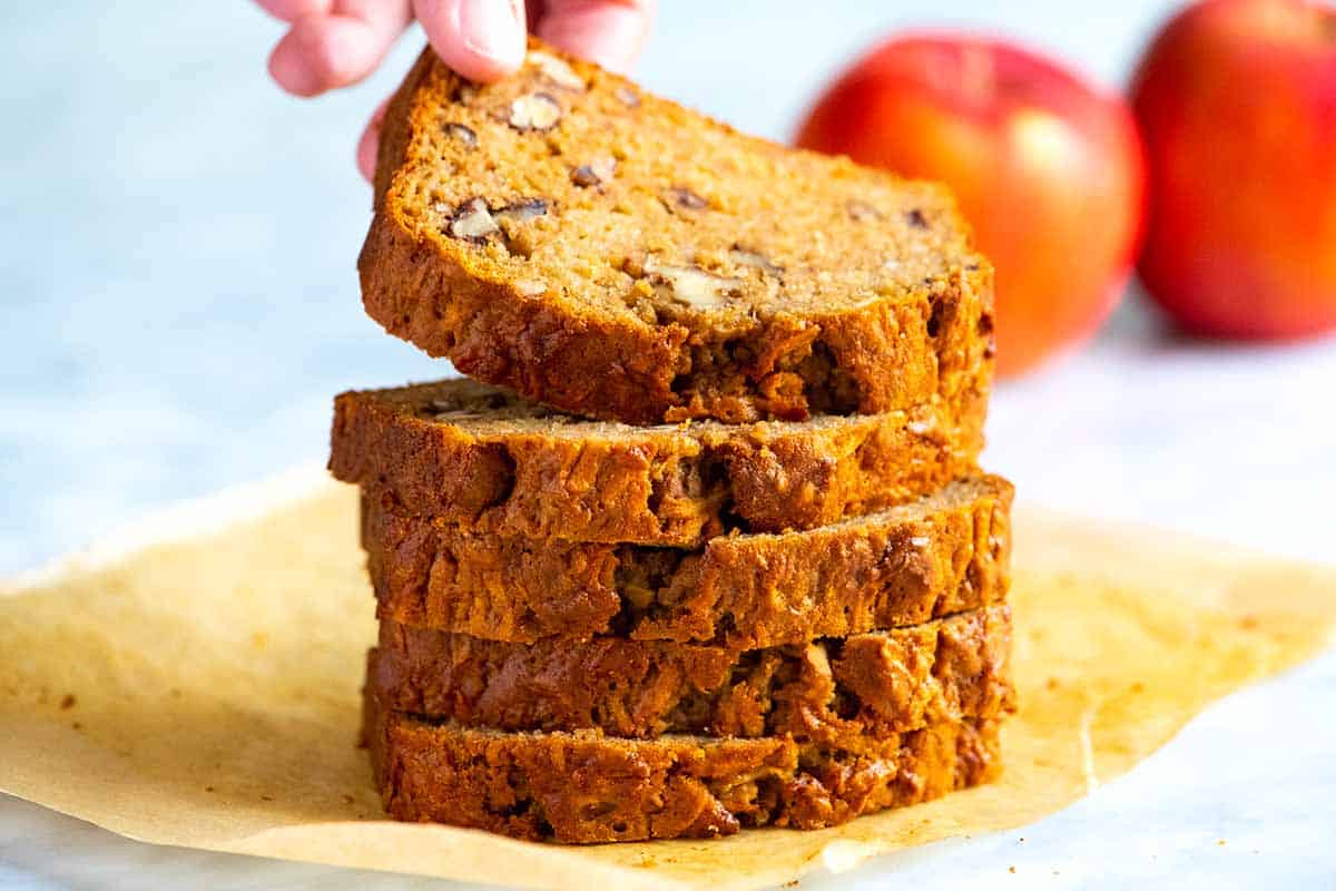 Bake Perfect Apple Cinnamon Bread: Tips for Moist Crumb & Crisp Apples